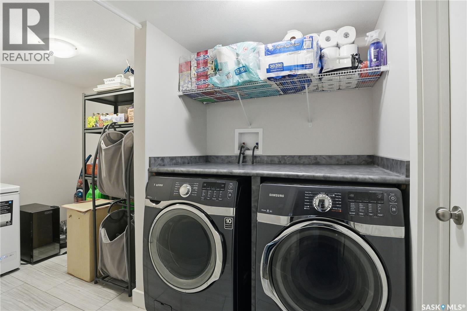 338 Rosewood Boulevard W, Saskatoon, SK - Indoor Photo Showing Laundry Room
