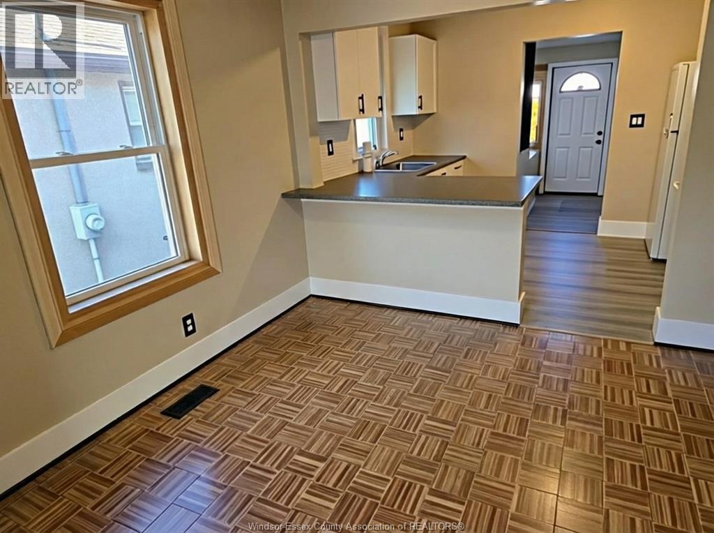 1046 Elsmere, Windsor, ON - Indoor