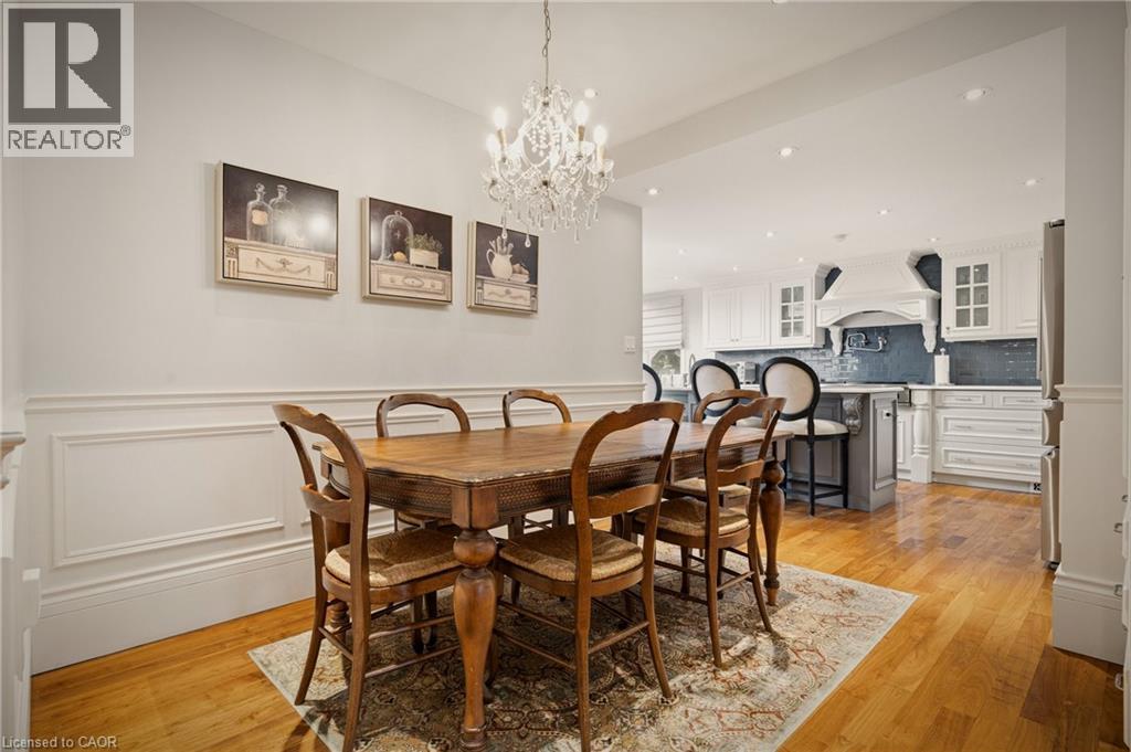 74 Oak Knoll Drive, Hamilton, ON - Indoor Photo Showing Dining Room