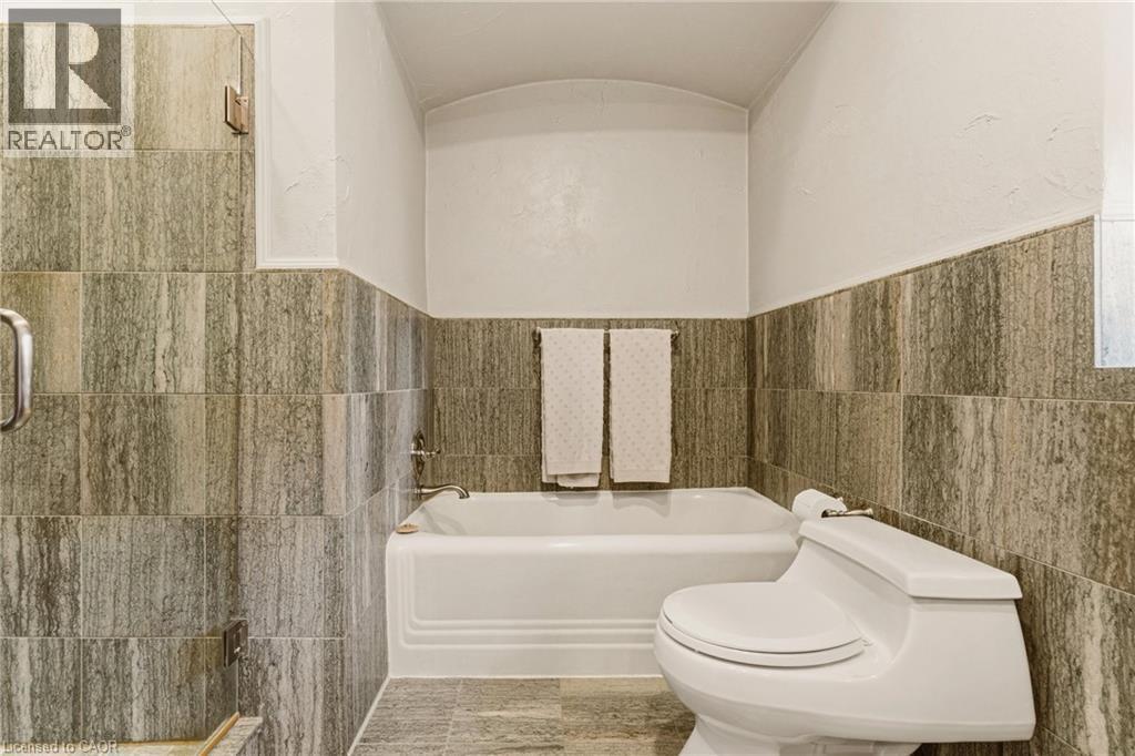 74 Oak Knoll Drive, Hamilton, ON - Indoor Photo Showing Bathroom