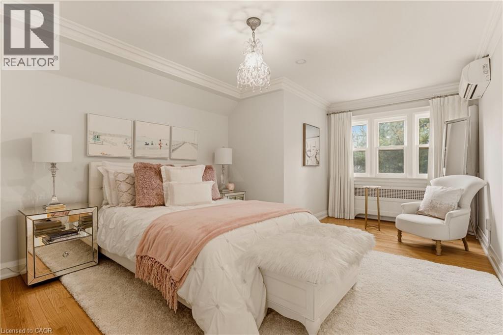 74 Oak Knoll Drive, Hamilton, ON - Indoor Photo Showing Bedroom