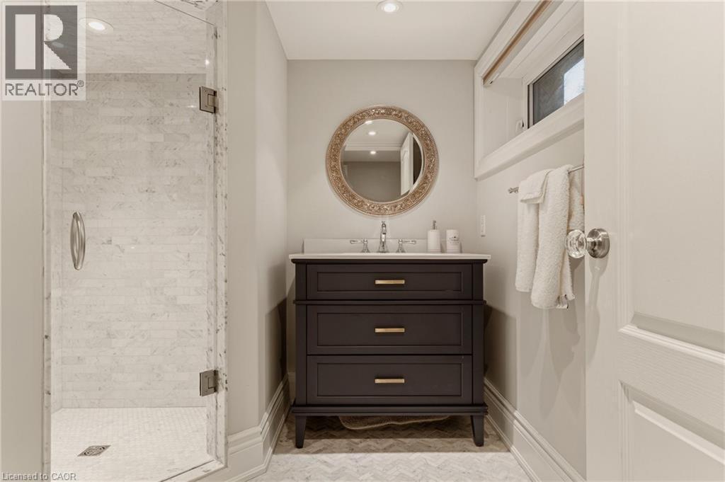 74 Oak Knoll Drive, Hamilton, ON - Indoor Photo Showing Bathroom