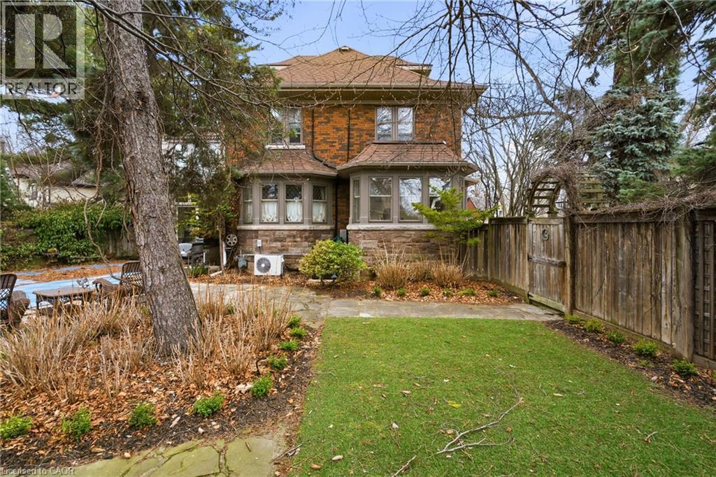 74 Oak Knoll Drive, Hamilton, ON - Outdoor