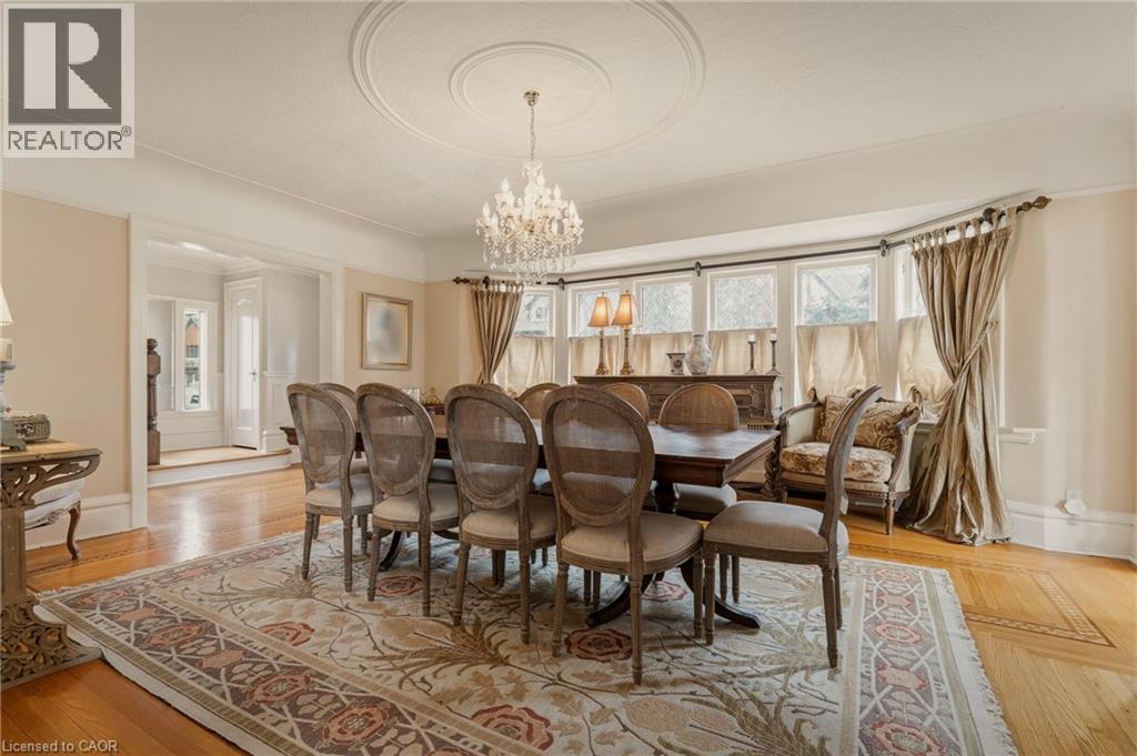 74 Oak Knoll Drive, Hamilton, ON - Indoor Photo Showing Dining Room