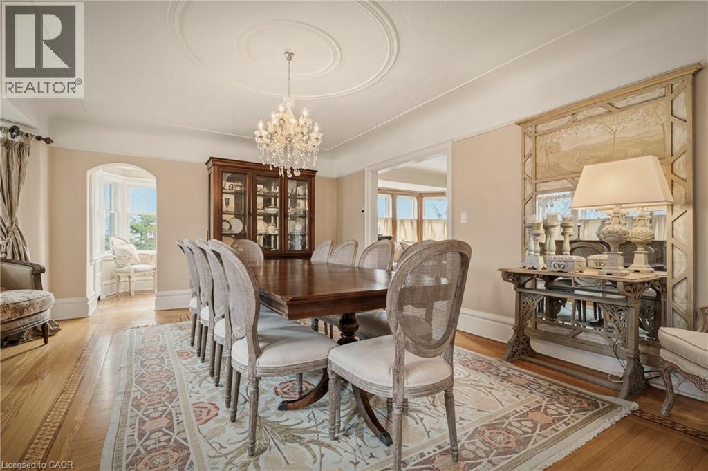74 Oak Knoll Drive, Hamilton, ON - Indoor Photo Showing Dining Room