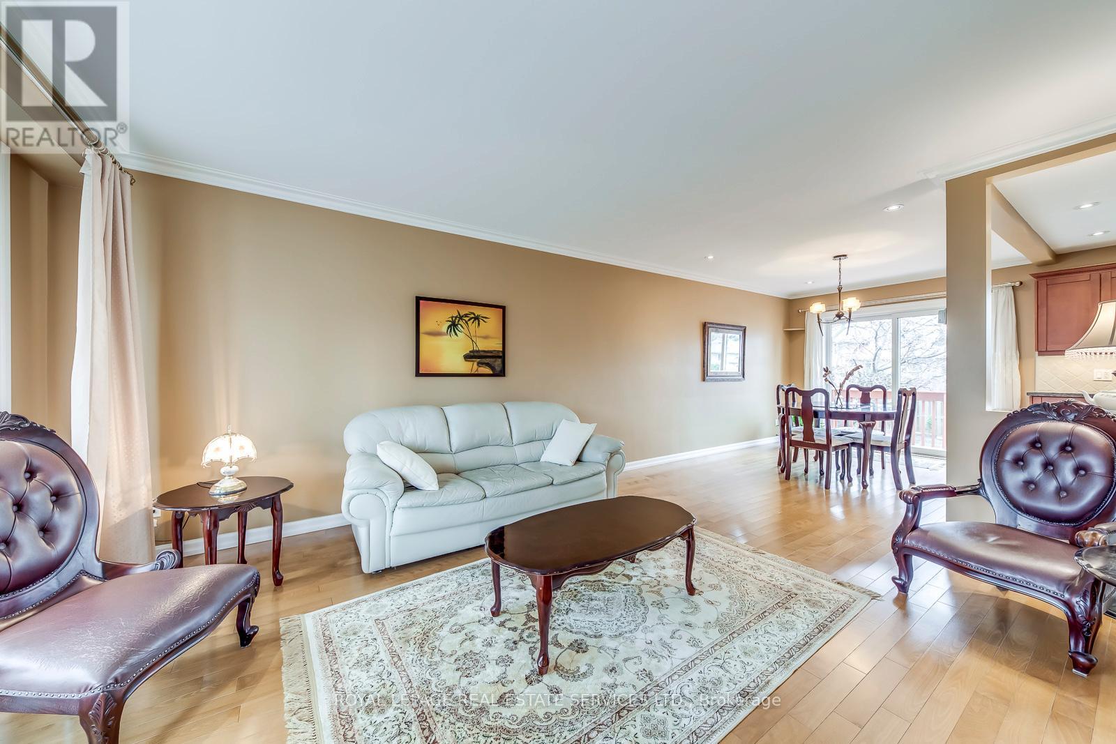 1607 Ewald Road, Mississauga, ON - Indoor Photo Showing Living Room