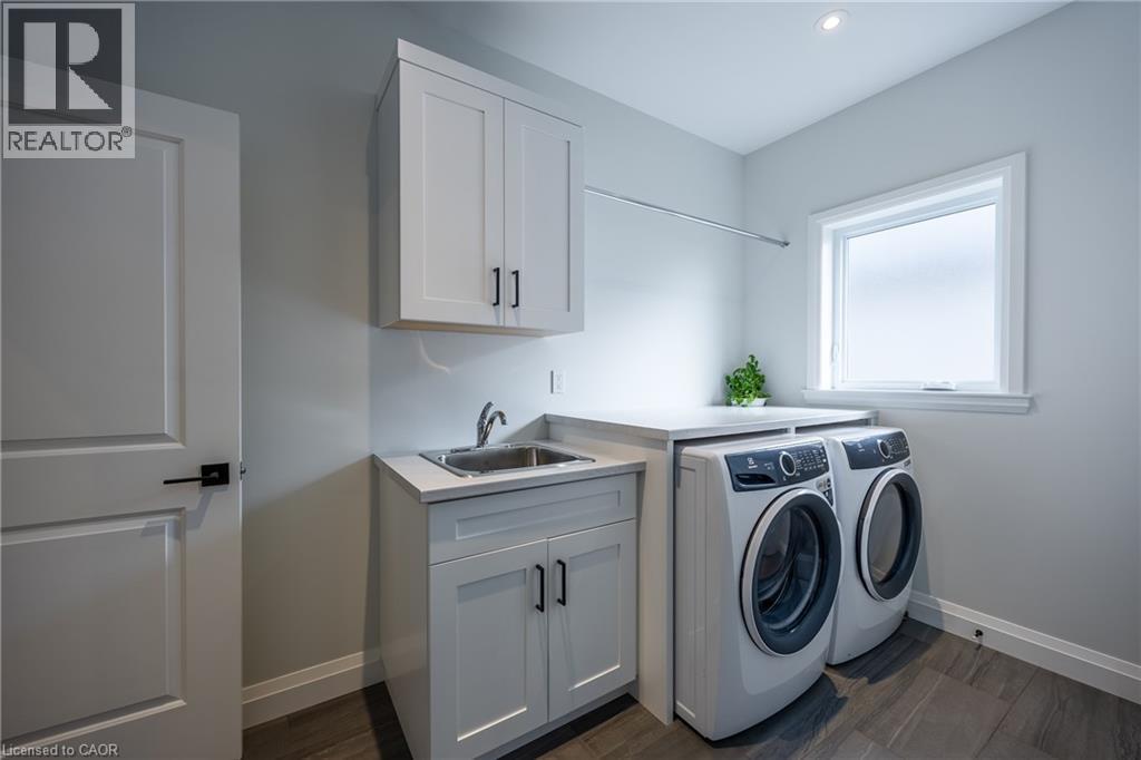120 Newport Lane, Port Dover, ON - Indoor Photo Showing Laundry Room