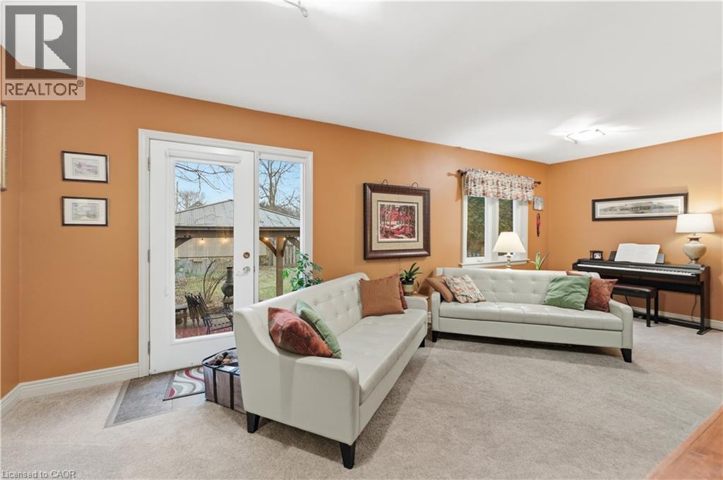 76 Knyvet Avenue, Hamilton, ON - Indoor Photo Showing Living Room