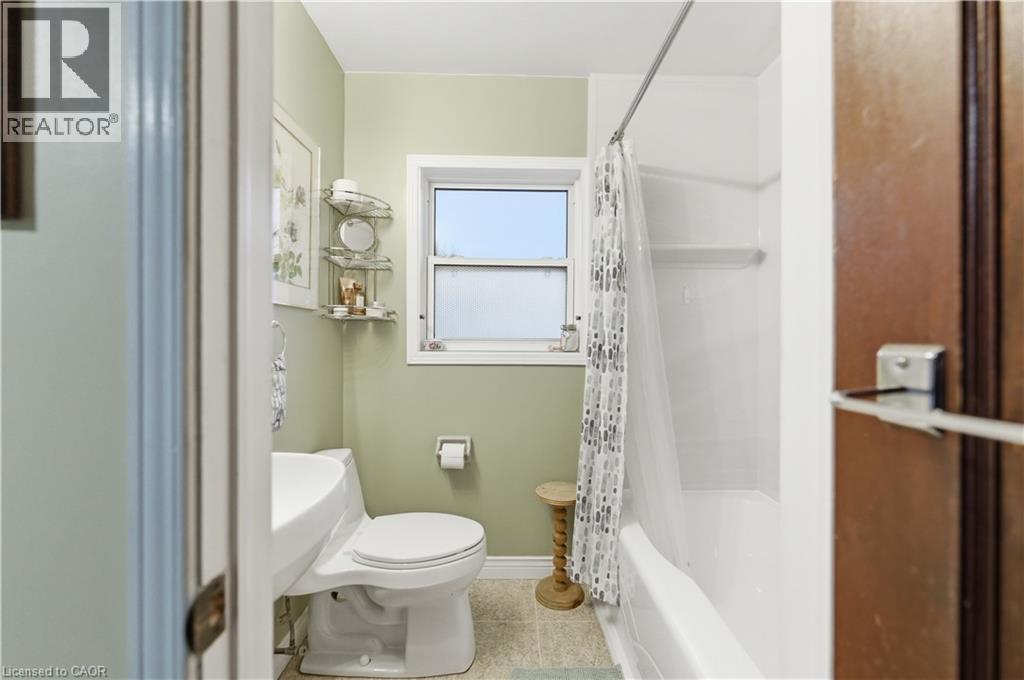 76 Knyvet Avenue, Hamilton, ON - Indoor Photo Showing Bathroom