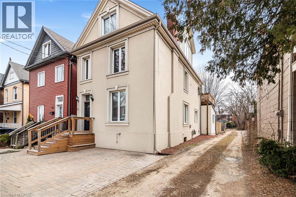 View of front facade with stucco siding - 57 New Street, Hamilton, ON - Outdoor