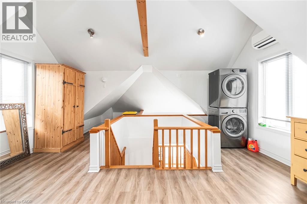 57 New Street, Hamilton, ON - Indoor Photo Showing Laundry Room