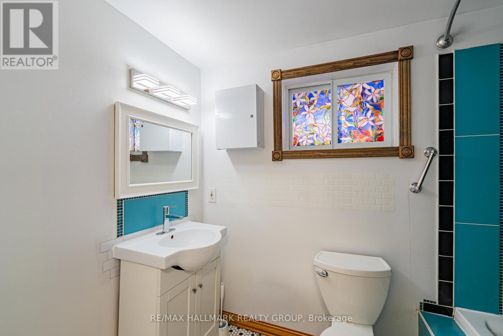 24 Patro Street, Ottawa, ON - Indoor Photo Showing Bathroom