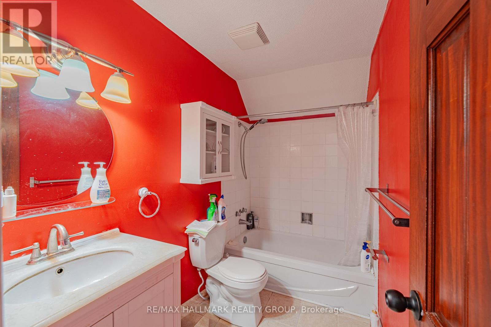 24 Patro Street, Ottawa, ON - Indoor Photo Showing Bathroom