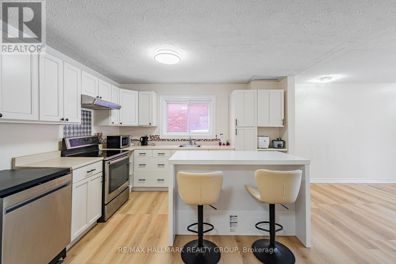 24 Patro Street, Ottawa, ON - Indoor Photo Showing Kitchen