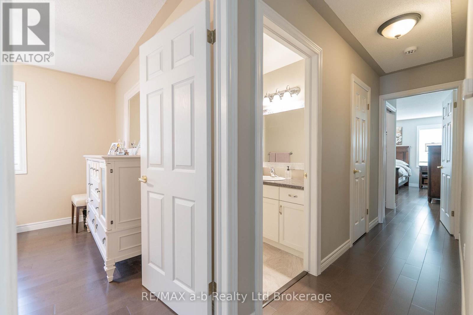 Main Hallway - 90 Weston Drive, Tillsonburg, ON - Indoor Photo Showing Other Room