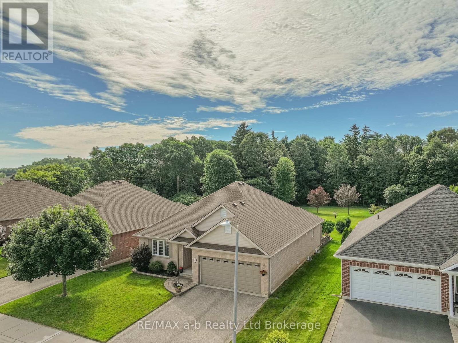 90 Weston Drive, Tillsonburg - 90 Weston Drive, Tillsonburg, ON - Outdoor With View