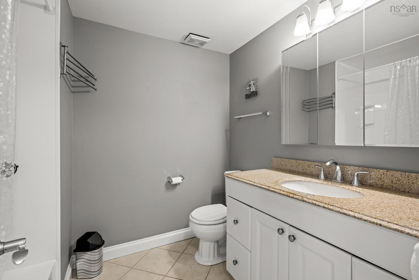 32 Garden Court Terrace, Dartmouth, NS - Indoor Photo Showing Bathroom