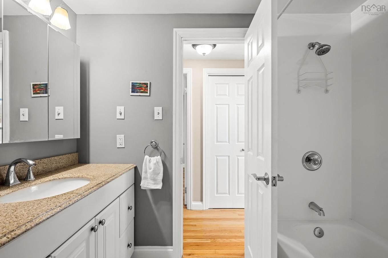 32 Garden Court Terrace, Dartmouth, NS - Indoor Photo Showing Bathroom