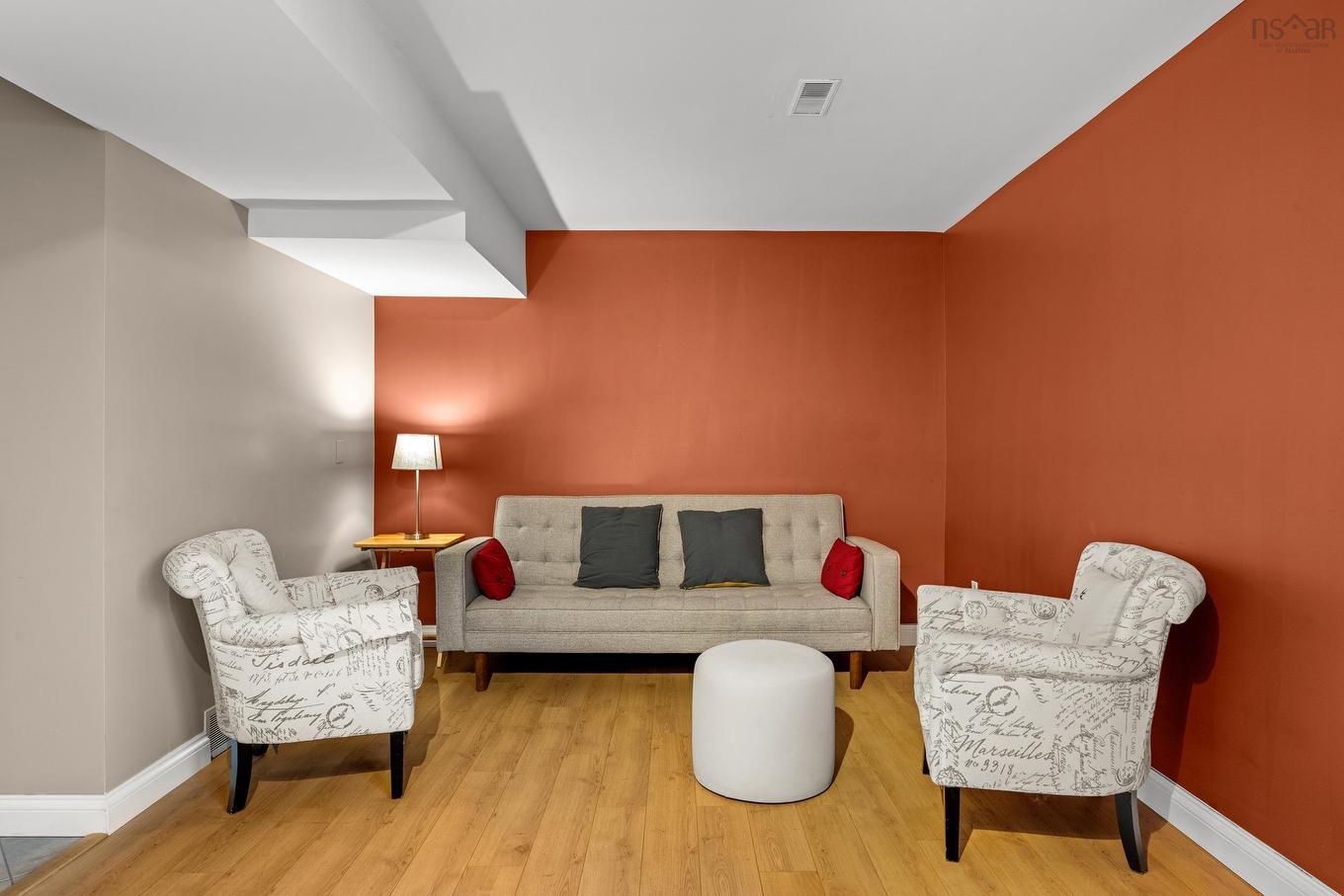 32 Garden Court Terrace, Dartmouth, NS - Indoor Photo Showing Living Room