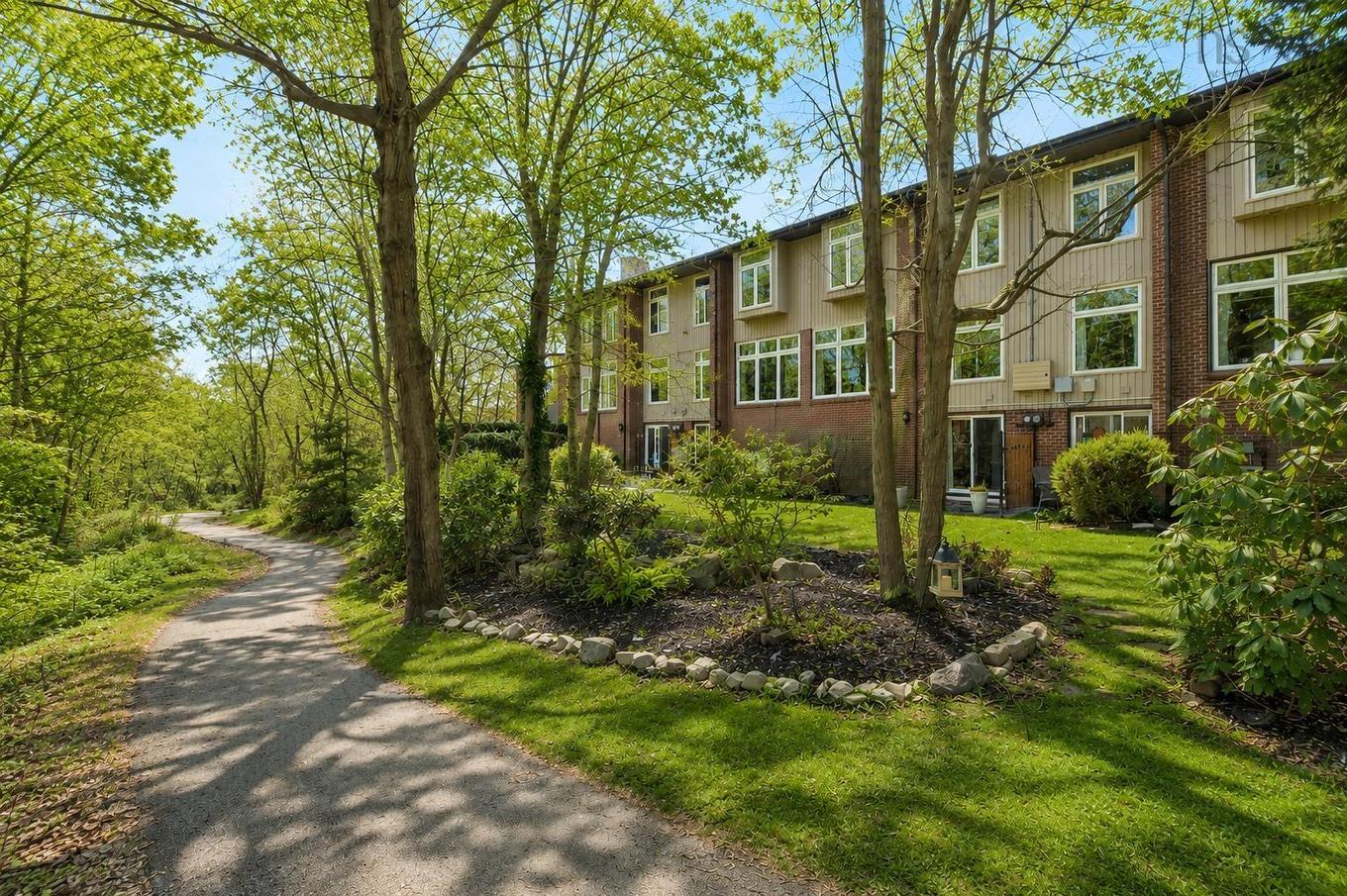 32 Garden Court Terrace, Dartmouth, NS - Outdoor