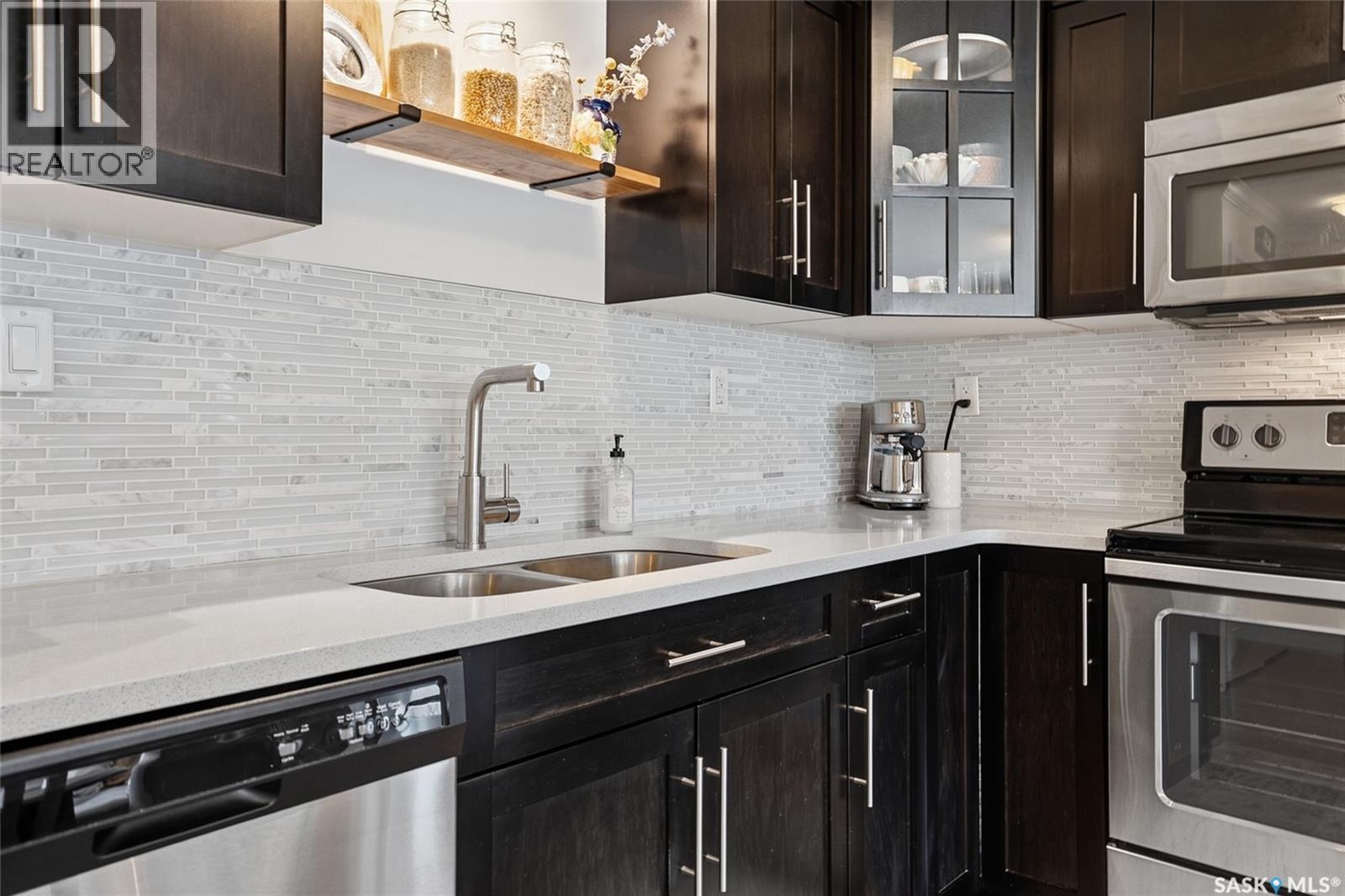 343 620 Cornish Road, Saskatoon, SK - Indoor Photo Showing Kitchen With Stainless Steel Kitchen With Double Sink With Upgraded Kitchen