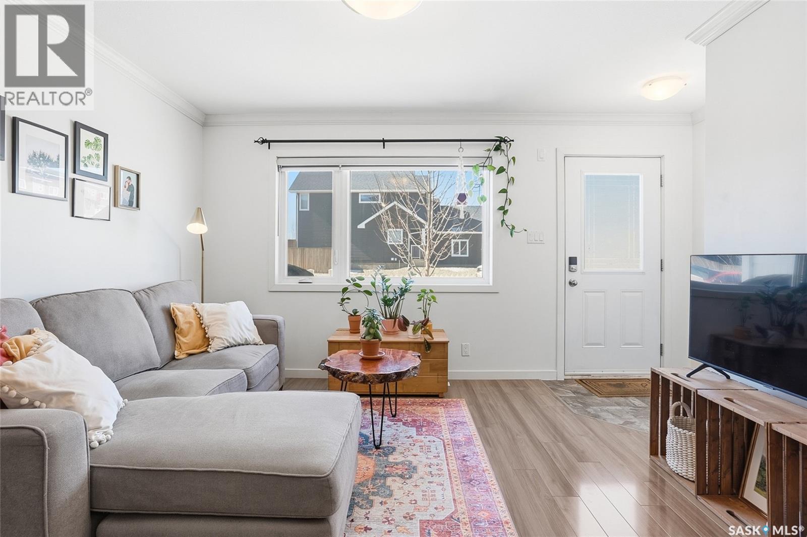 343 620 Cornish Road, Saskatoon, SK - Indoor Photo Showing Living Room