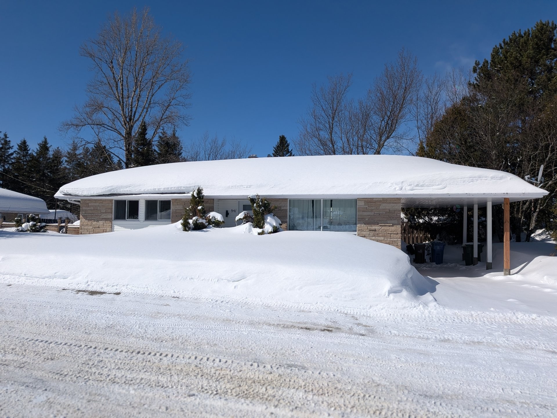 Front of Structure - 72 8E Avenue E., Amos, QC - Outdoor
