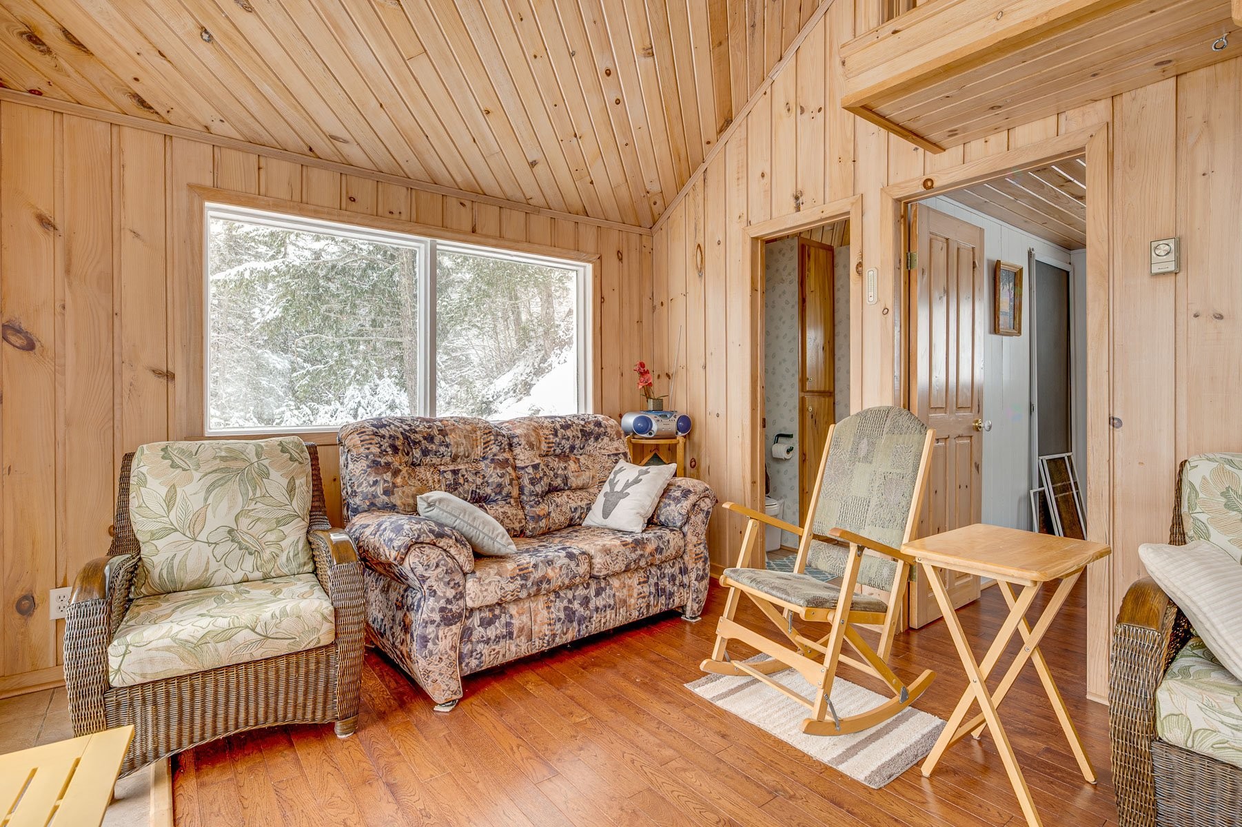 Living Room - 7 Ch. Des Cèdres, La Macaza, QC