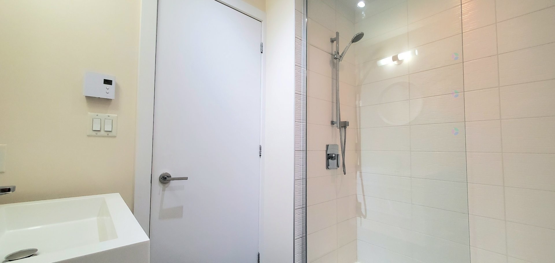 Bathroom - 1102-405 Rue De La Concorde, Montréal (Ville-Marie), QC - Indoor Photo Showing Bathroom