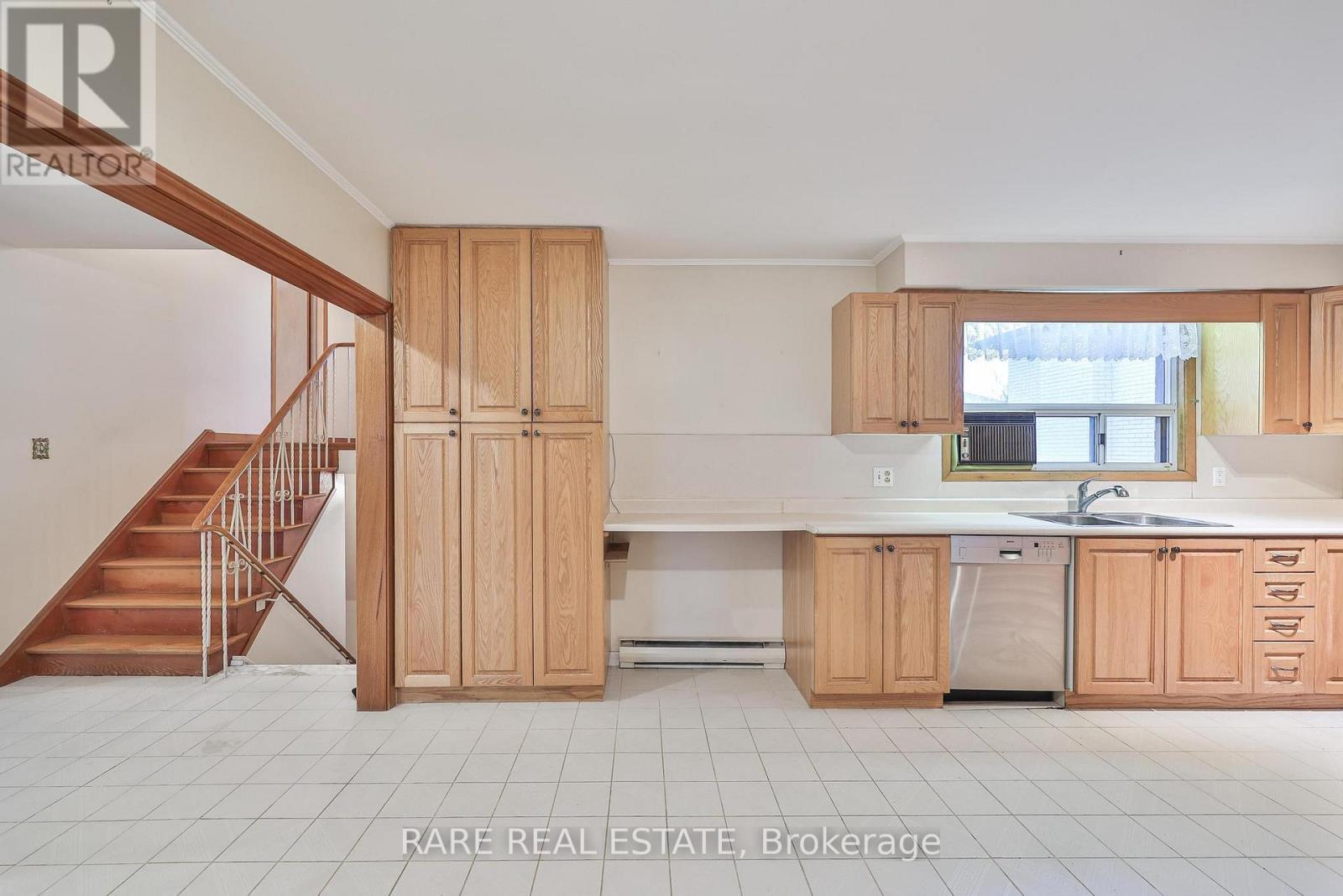 2348 Denise Road, Mississauga, ON - Indoor Photo Showing Kitchen With Double Sink