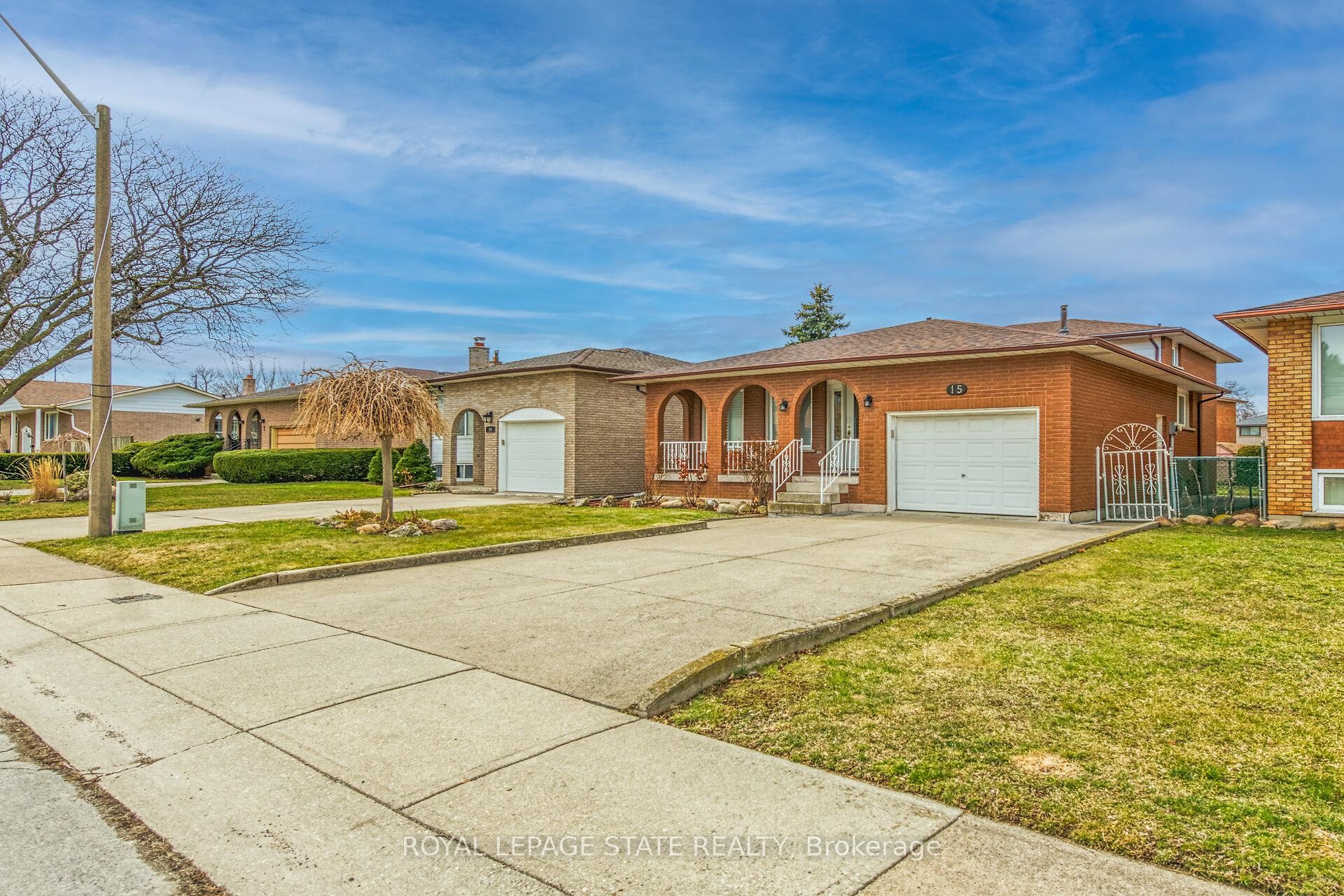 15 Fairington Crescent, Hamilton, ON - Outdoor