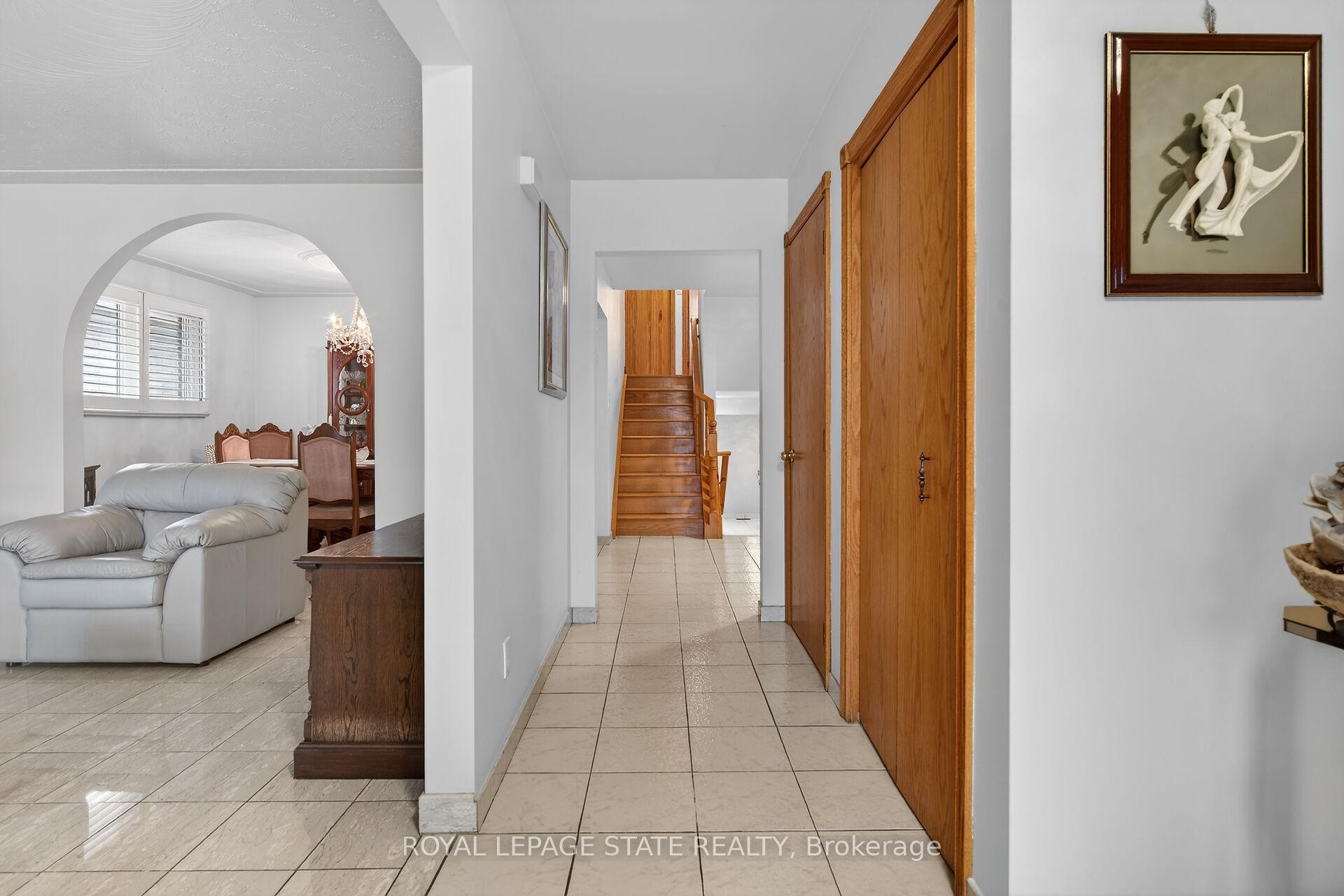 15 Fairington Crescent, Hamilton, ON - Indoor Photo Showing Other Room