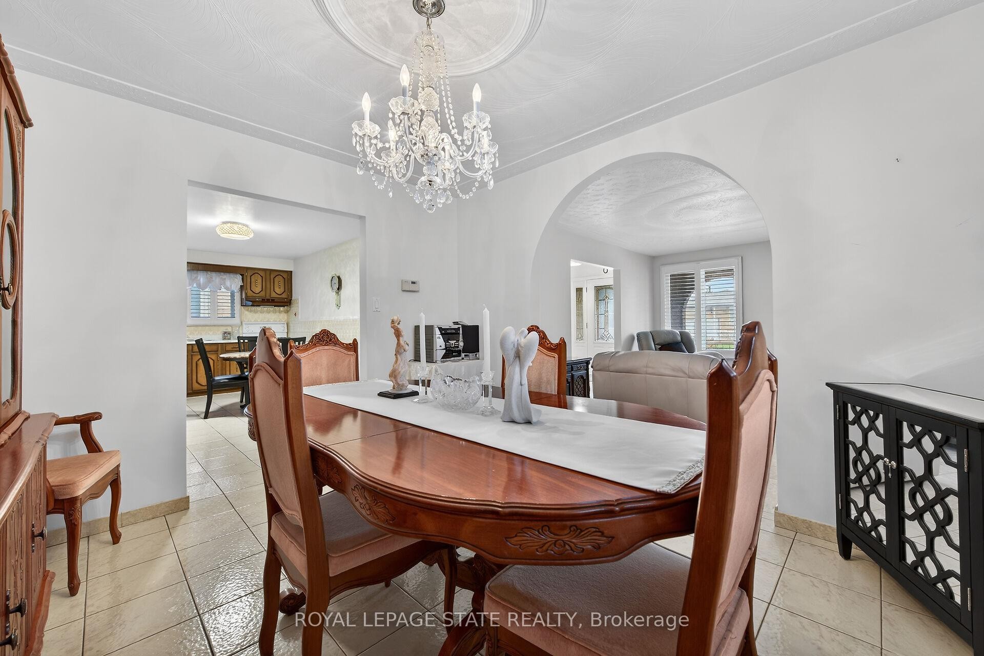 15 Fairington Crescent, Hamilton, ON - Indoor Photo Showing Dining Room