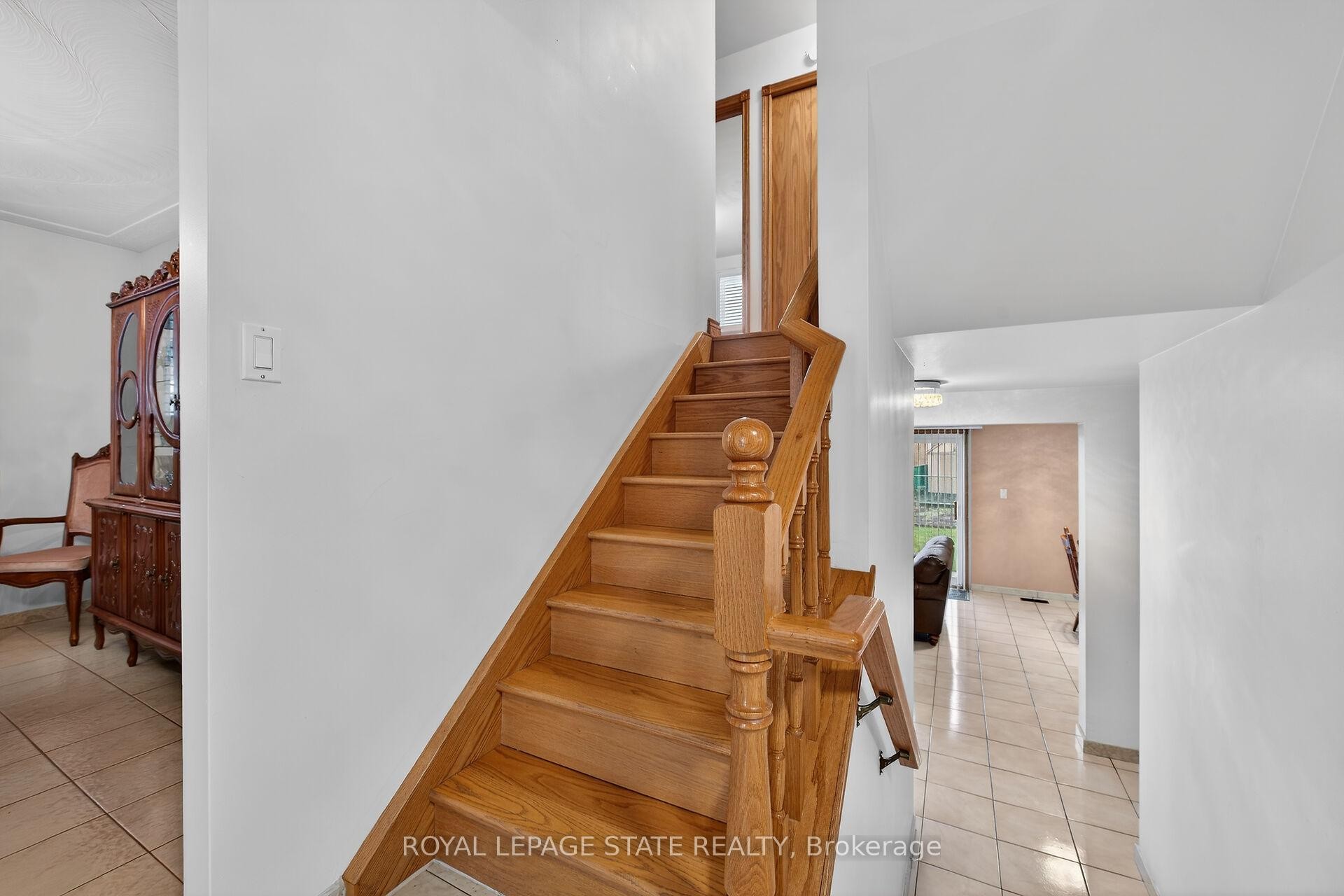 15 Fairington Crescent, Hamilton, ON - Indoor Photo Showing Other Room