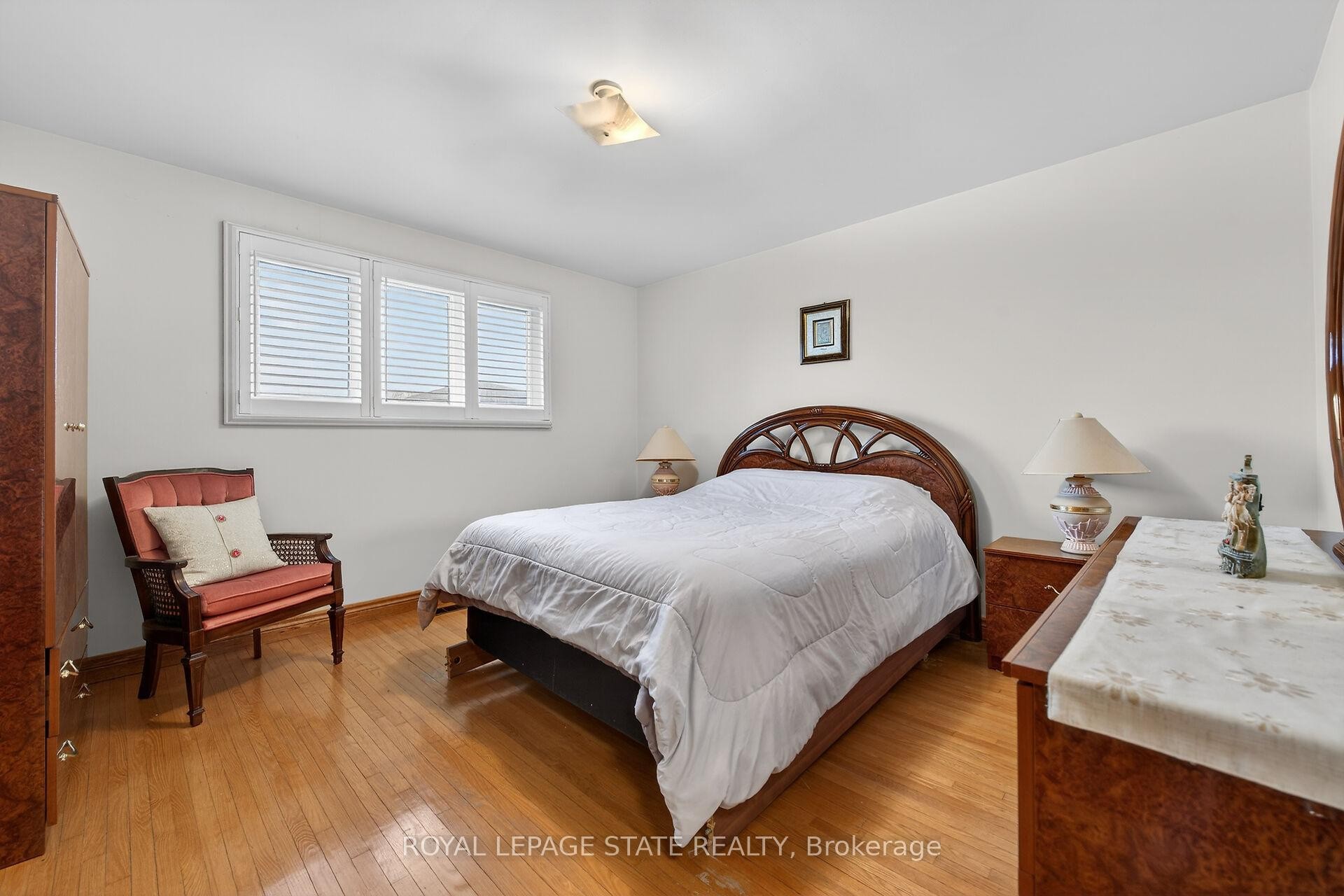 15 Fairington Crescent, Hamilton, ON - Indoor Photo Showing Bedroom