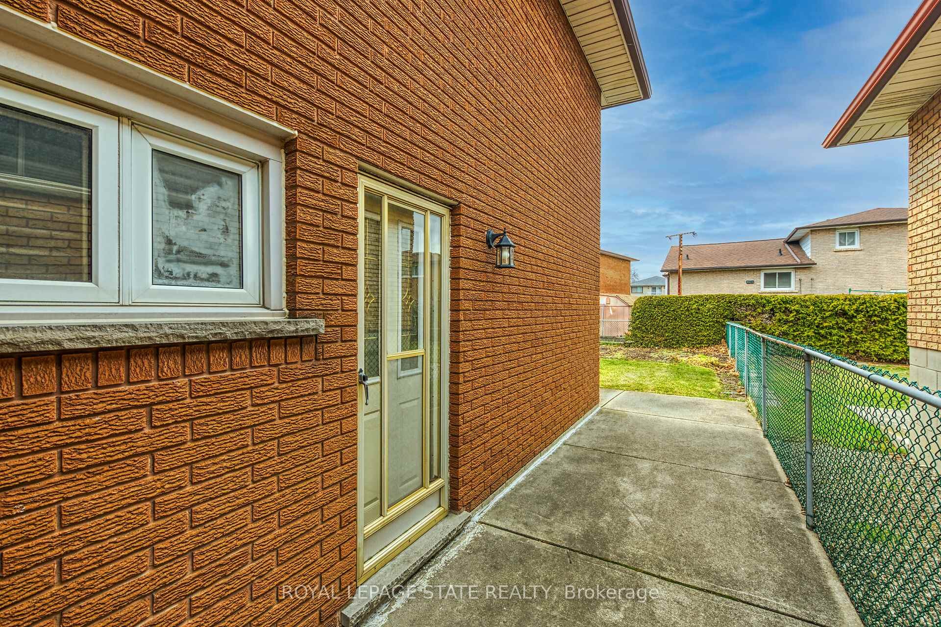 15 Fairington Crescent, Hamilton, ON - Outdoor With Exterior