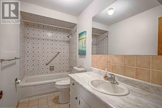 100 Antigua Road, Mississauga, ON - Indoor Photo Showing Bathroom