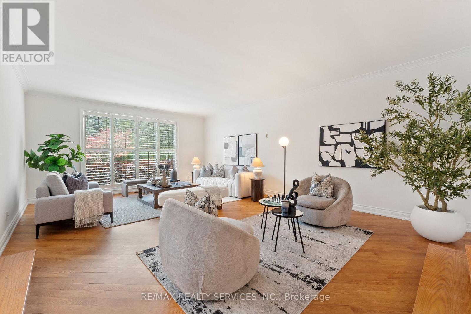 546 Conservation Drive, Brampton, ON - Indoor Photo Showing Living Room
