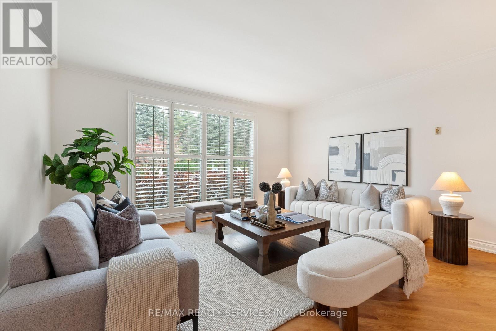 546 Conservation Drive, Brampton, ON - Indoor Photo Showing Living Room