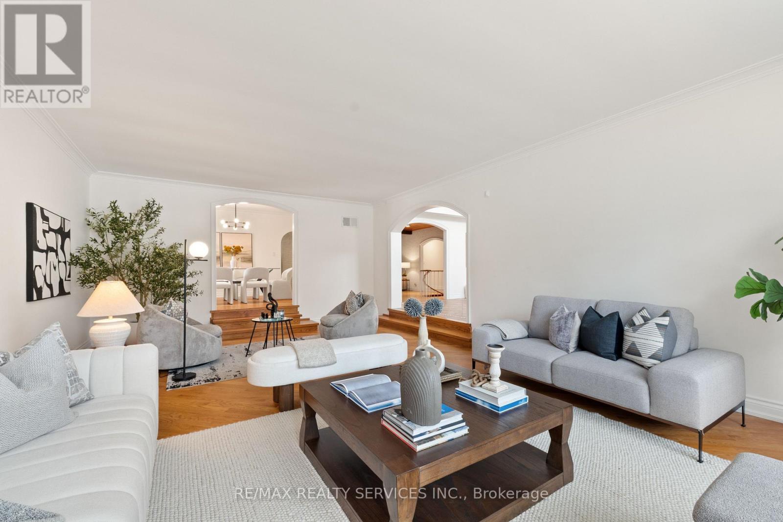 546 Conservation Drive, Brampton, ON - Indoor Photo Showing Living Room