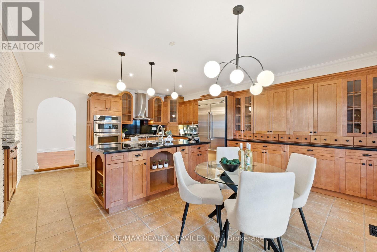 546 Conservation Drive, Brampton, ON - Indoor Photo Showing Dining Room