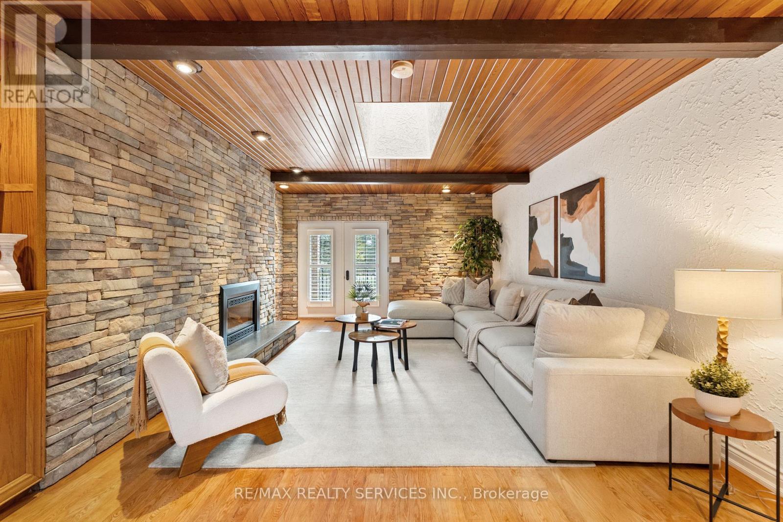 546 Conservation Drive, Brampton, ON - Indoor Photo Showing Living Room With Fireplace