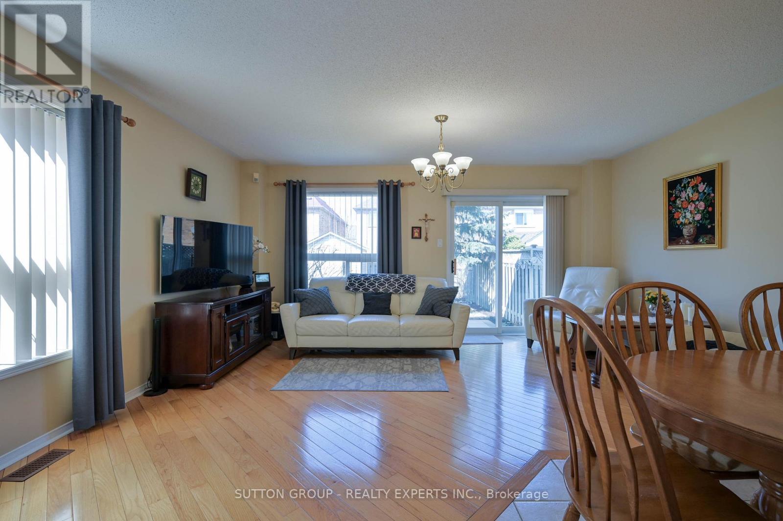 3077 Caulfield Crescent, Mississauga, ON - Indoor Photo Showing Living Room