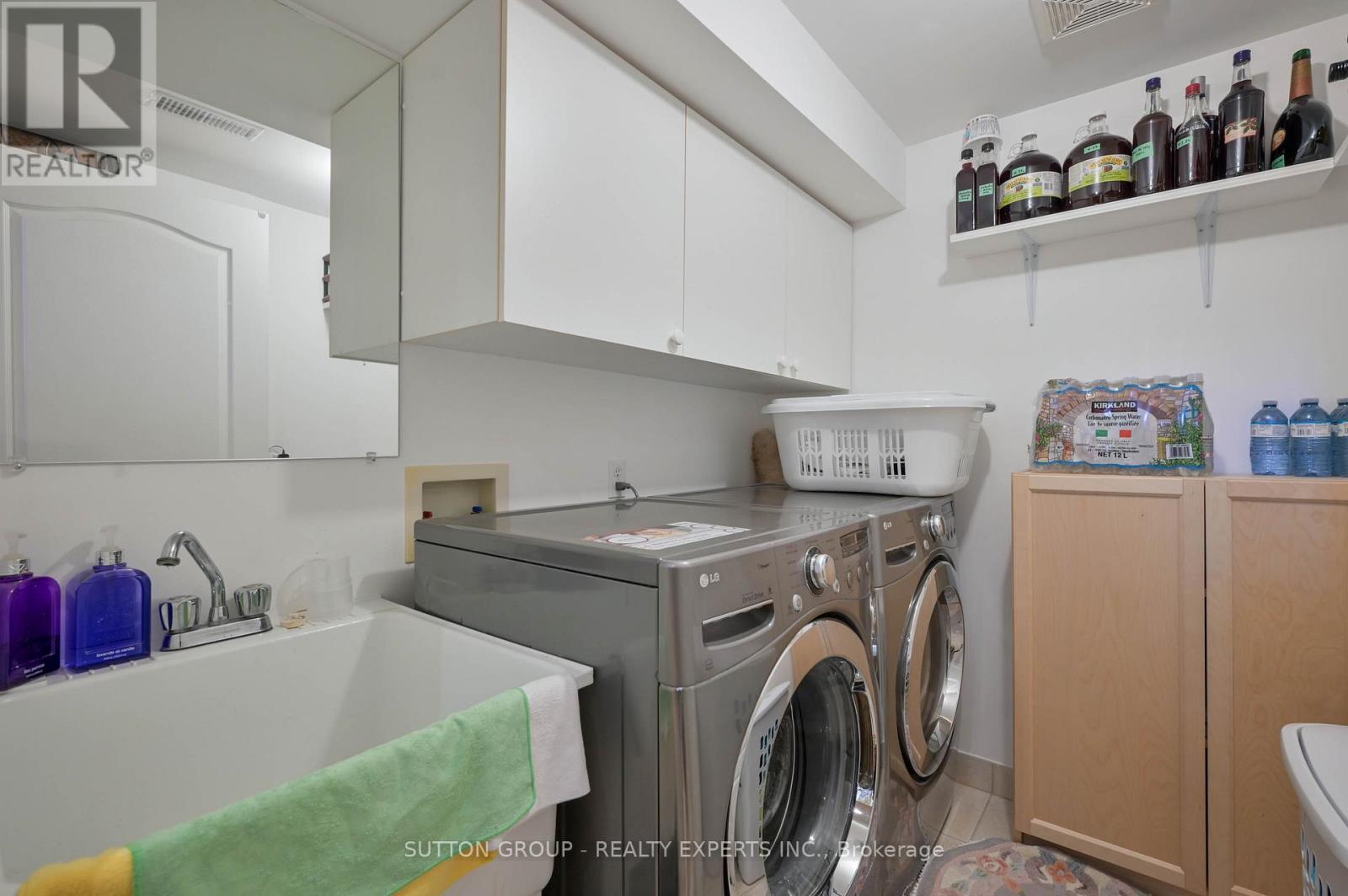 3077 Caulfield Crescent, Mississauga, ON - Indoor Photo Showing Laundry Room