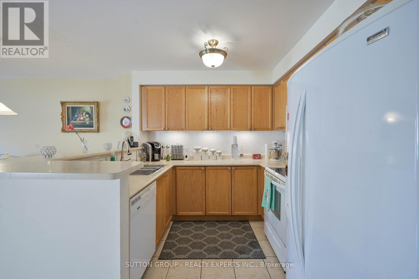 3077 Caulfield Crescent, Mississauga, ON - Indoor Photo Showing Kitchen With Double Sink