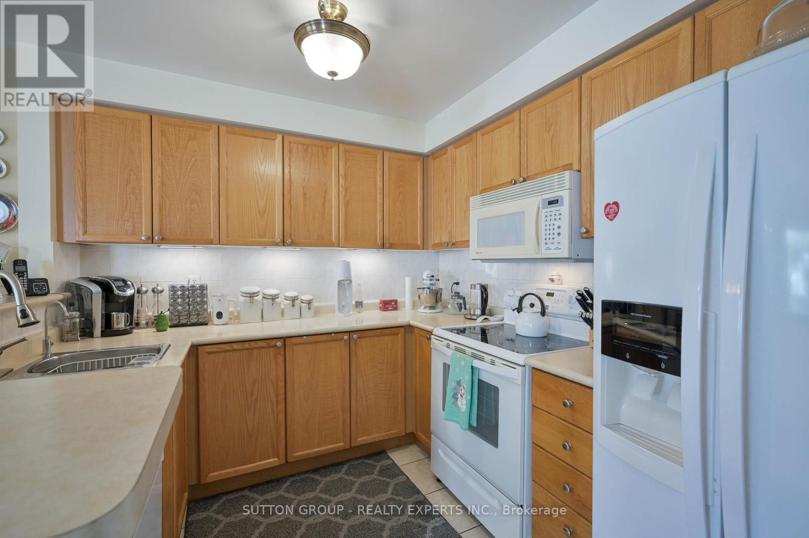 3077 Caulfield Crescent, Mississauga, ON - Indoor Photo Showing Kitchen