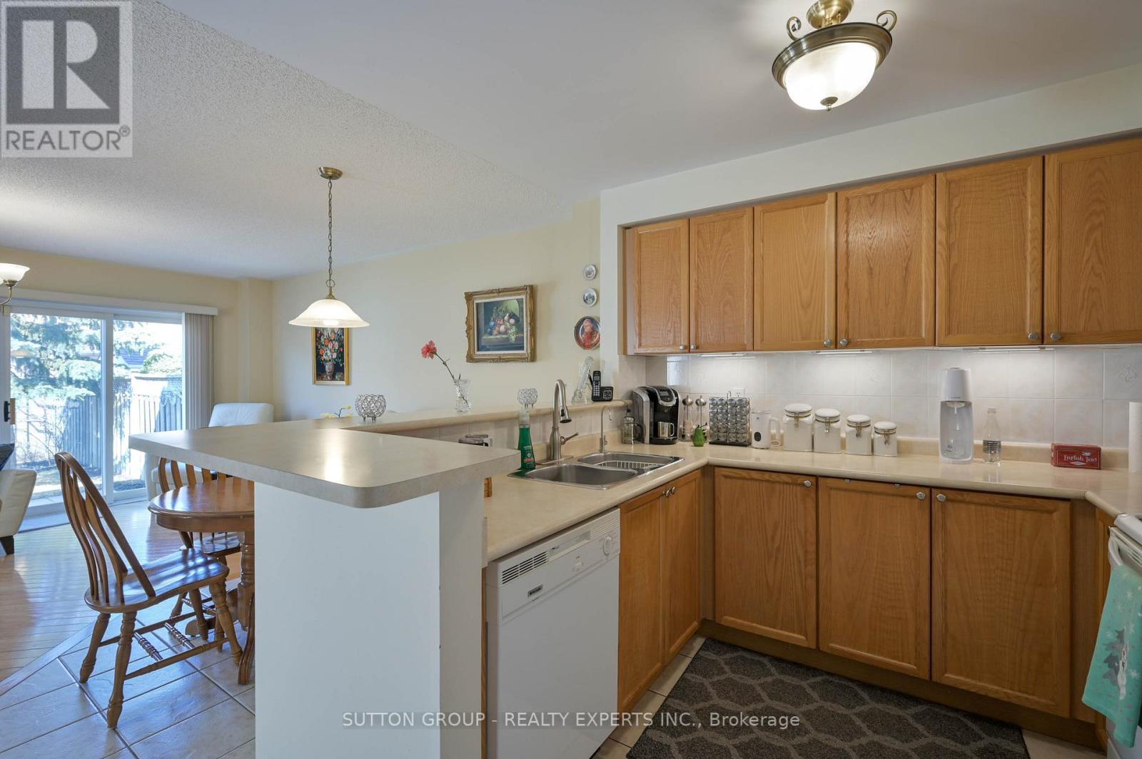 3077 Caulfield Crescent, Mississauga, ON - Indoor Photo Showing Kitchen With Double Sink