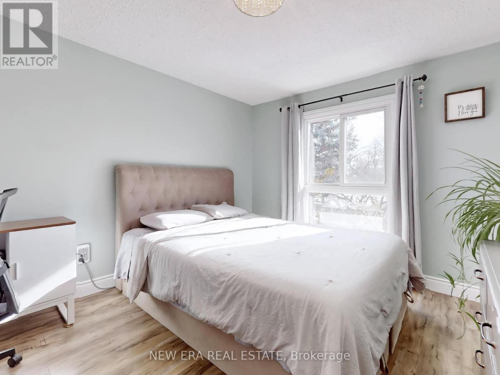 7189 Joliette Crescent, Mississauga, ON - Indoor Photo Showing Bedroom
