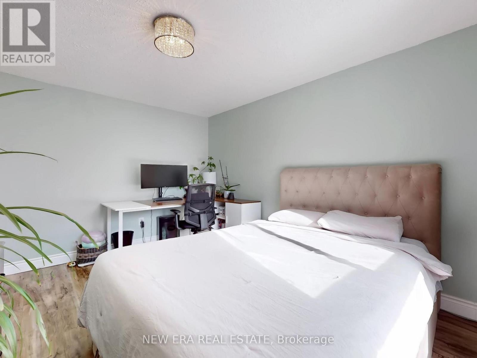 7189 Joliette Crescent, Mississauga, ON - Indoor Photo Showing Bedroom
