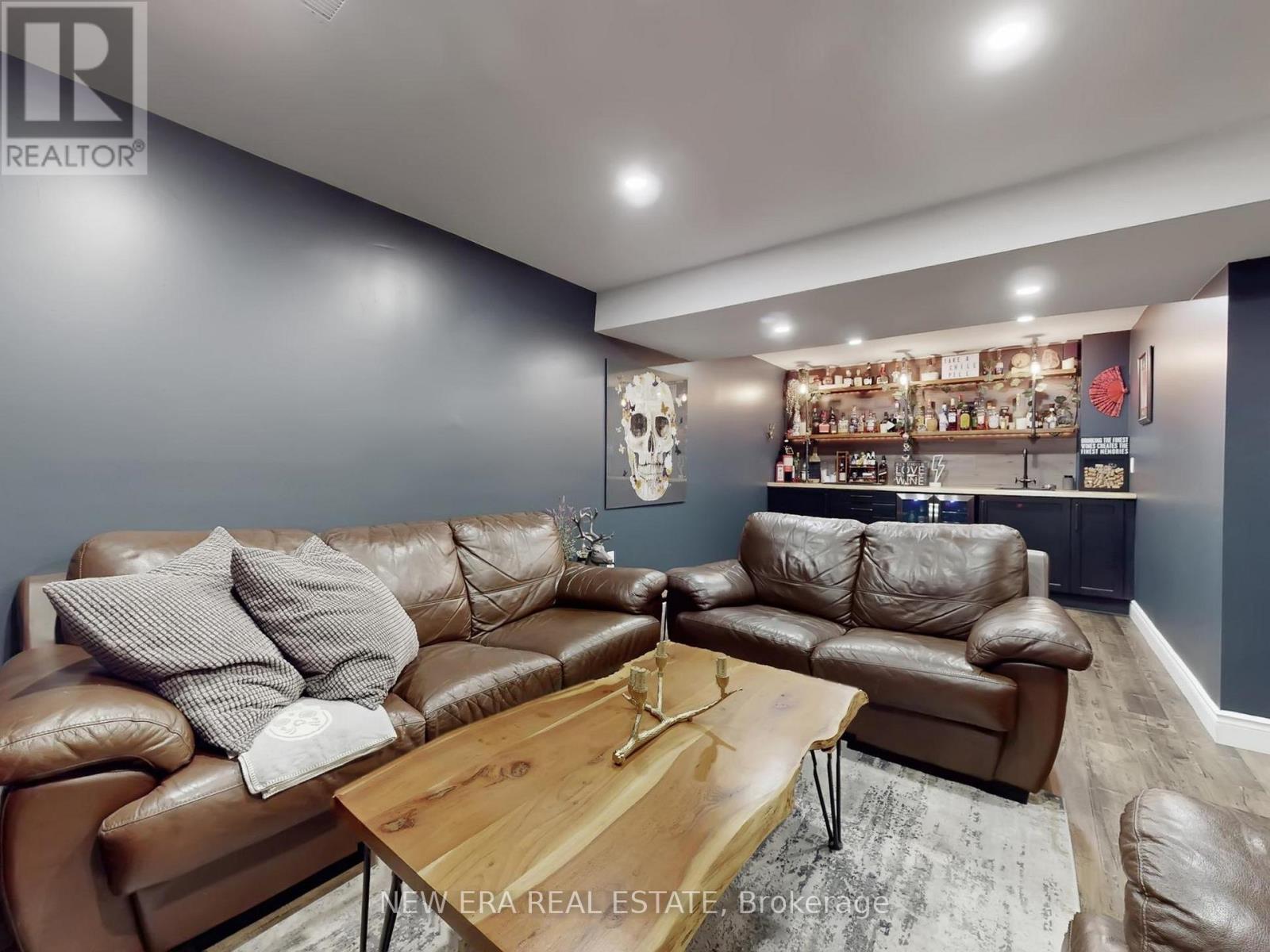 7189 Joliette Crescent, Mississauga, ON - Indoor Photo Showing Living Room